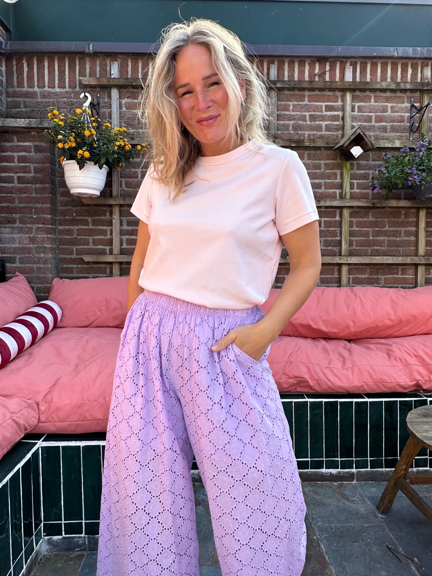 Fajah - lila bloemen broek