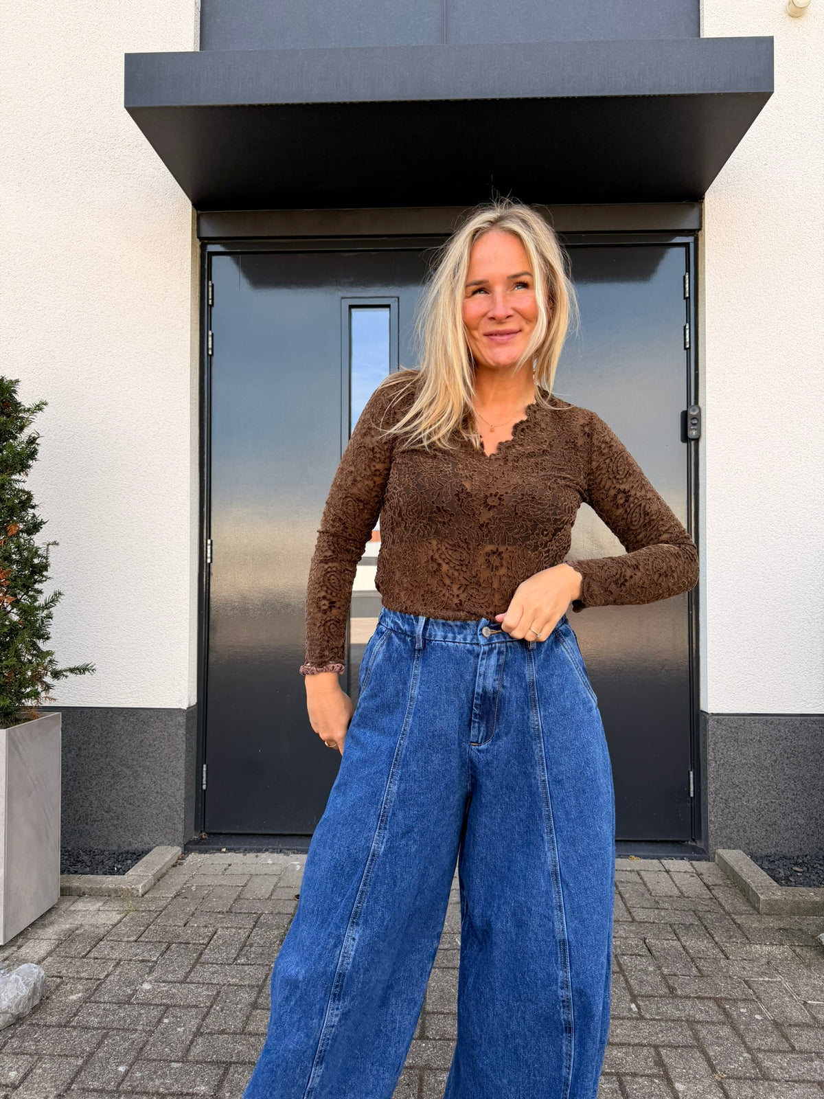 Kizzy - bruin kanten top v hals