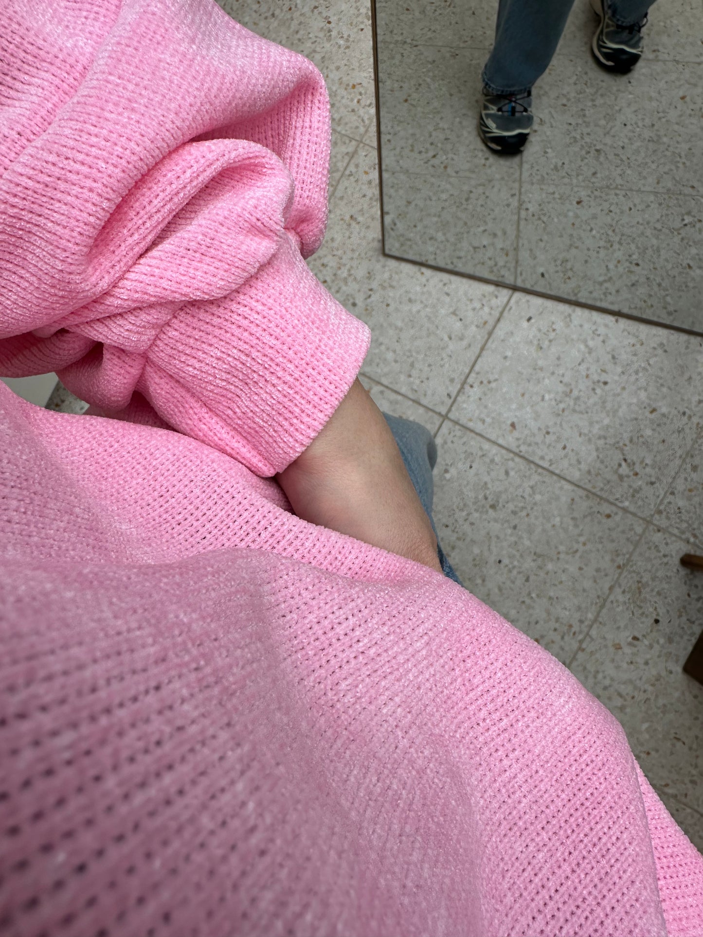 Bracy - licht roze velvet look sweater
