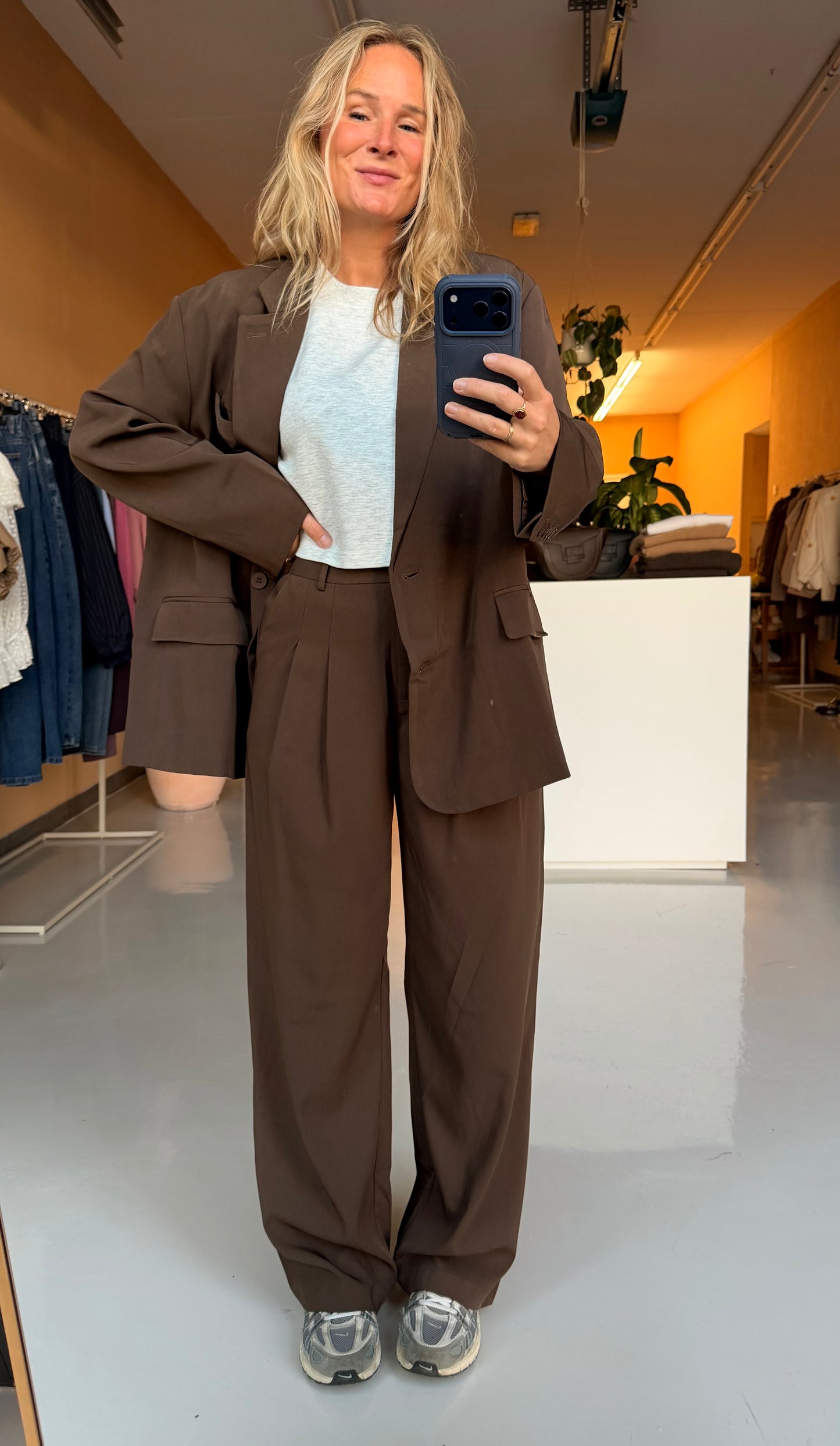 Lennon - bruine pantalon bandplooi