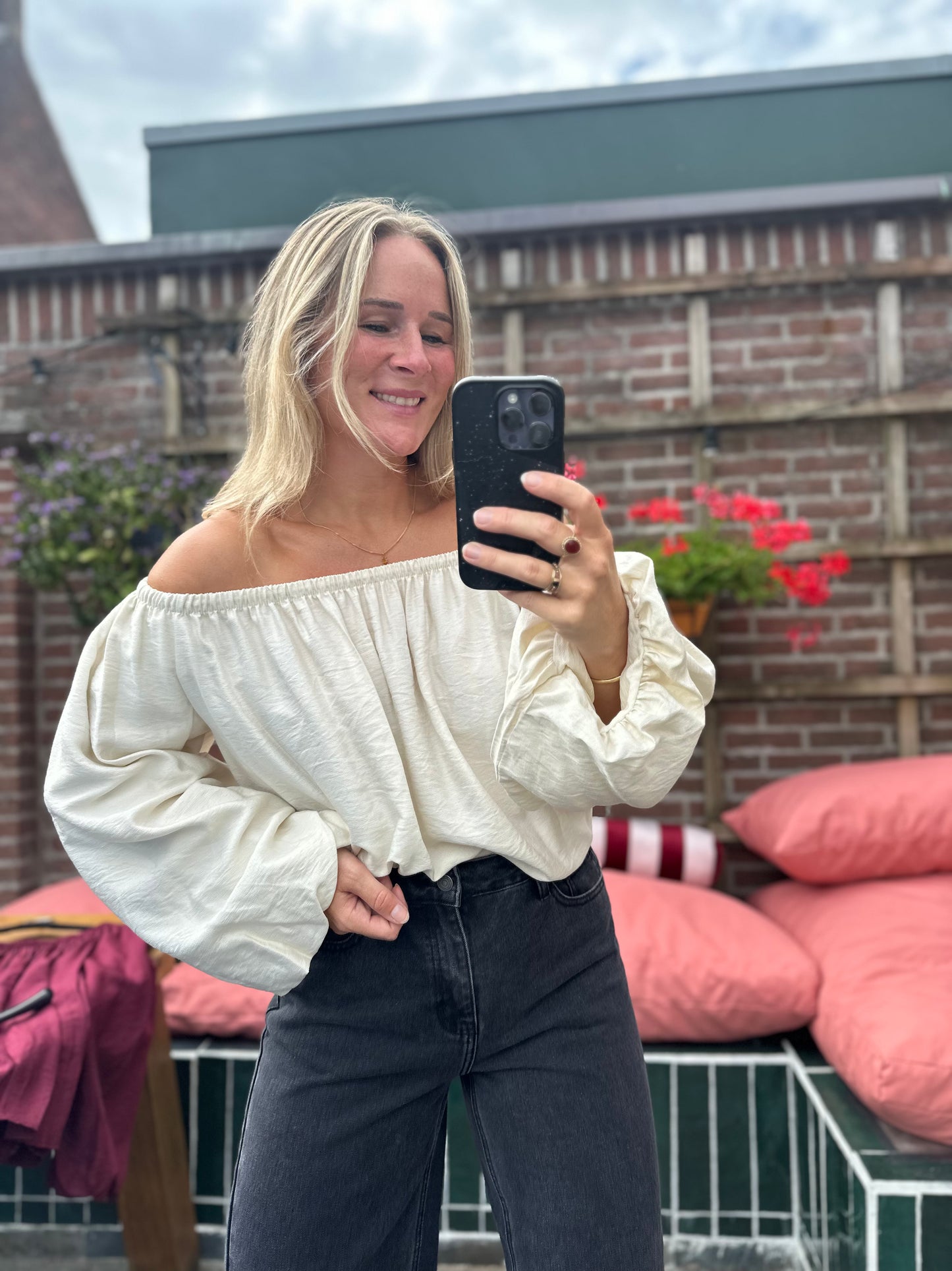 Imre - off shoulder top beige