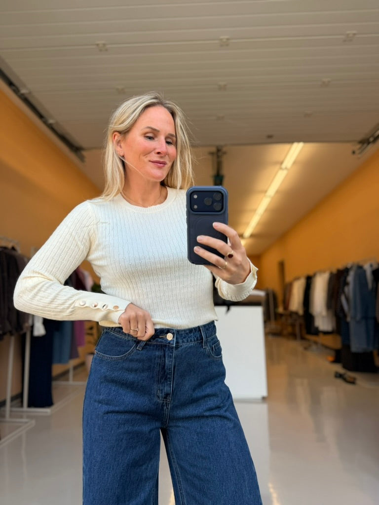 Leah - beige truitje met werkje