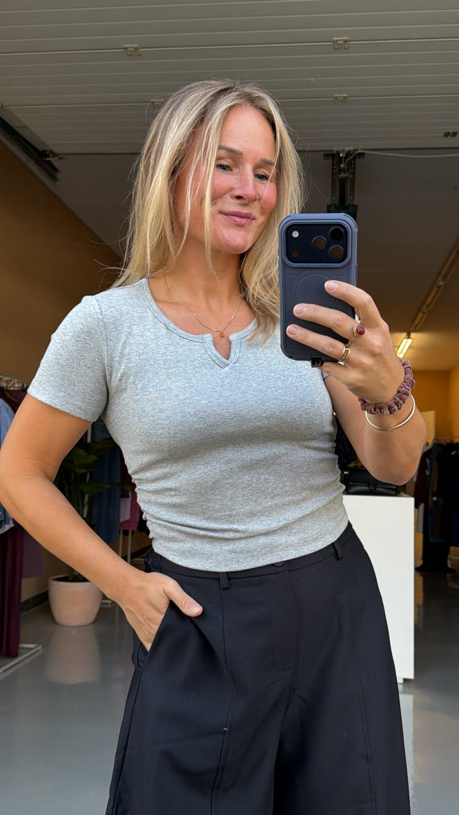 Jula - grijs shirtje v