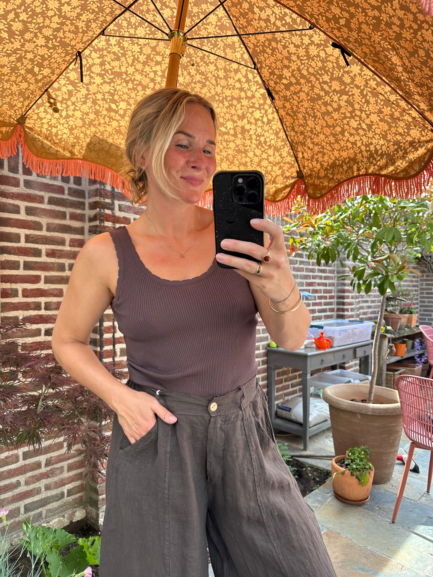 Gigi - hemdje bruin