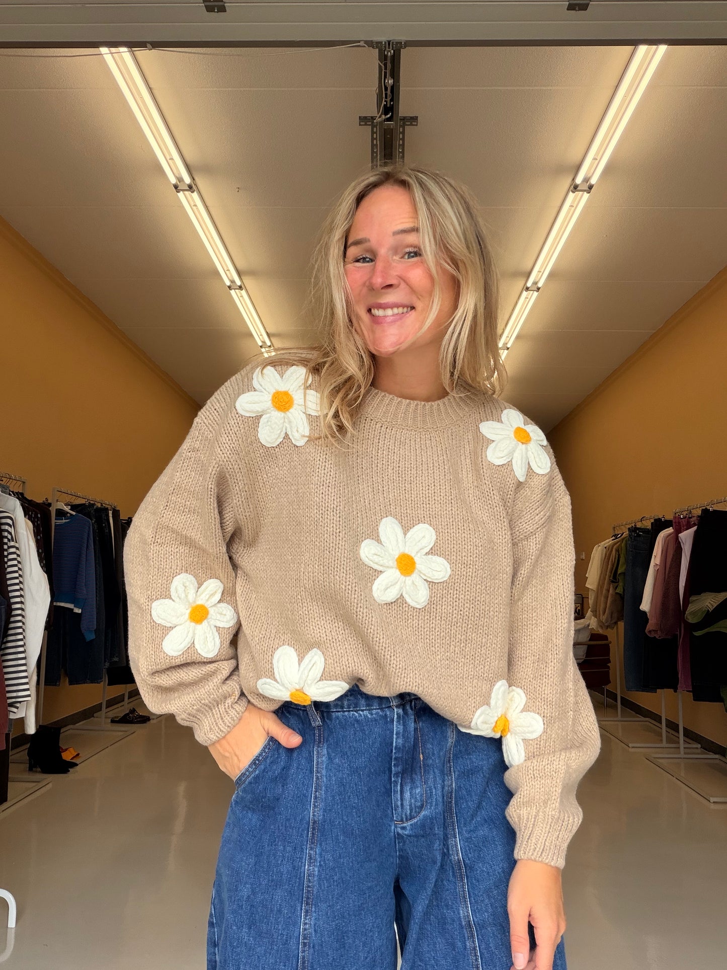 Kaja - bloemen trui camel