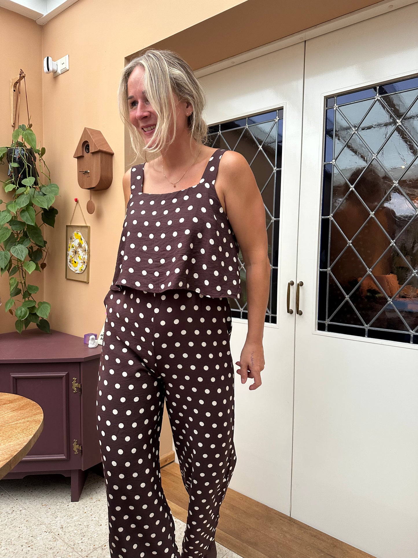Hiba - jumpsuit stip bruin/wit