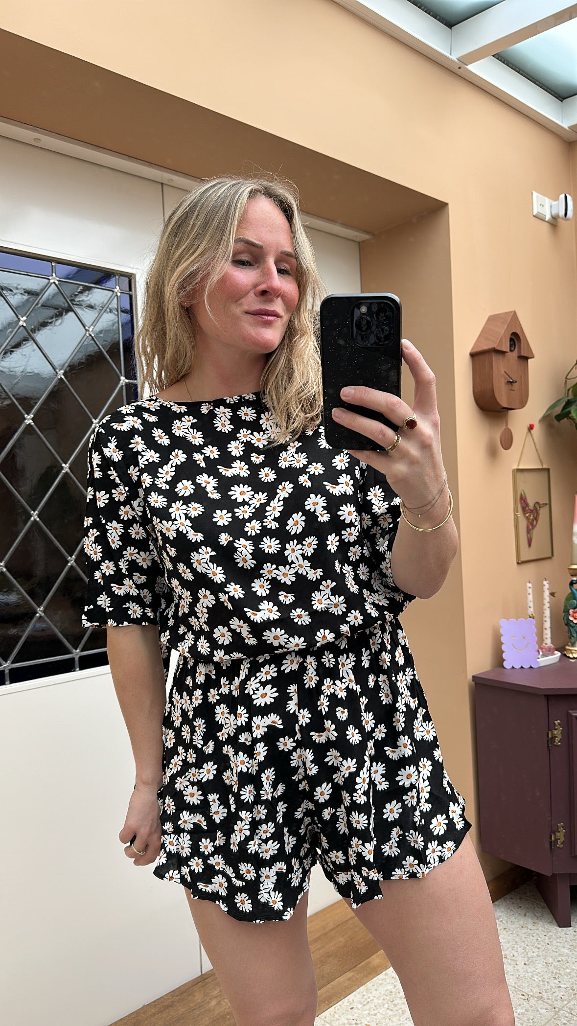 Daune - zwarte playsuit met madeliefjes