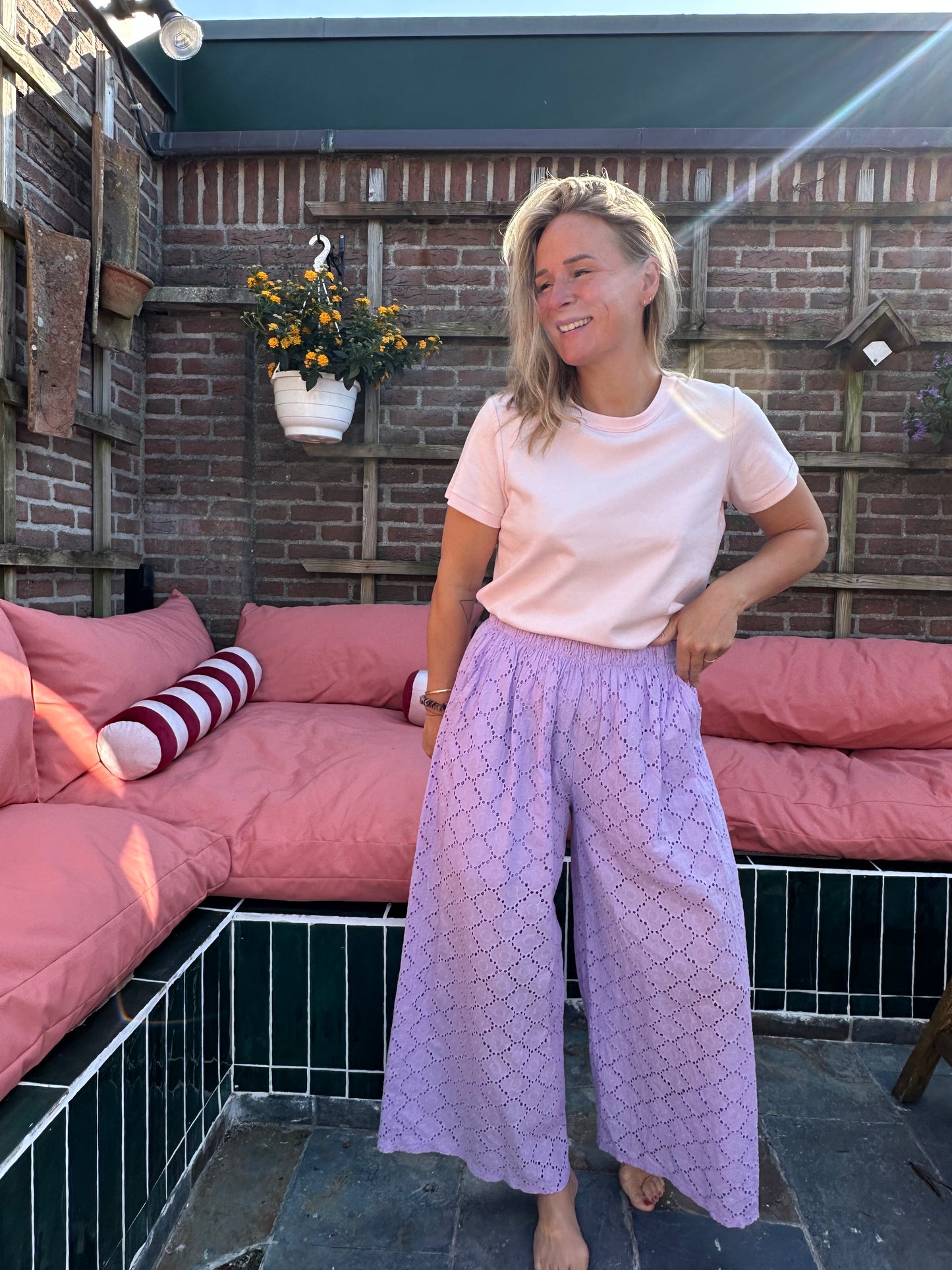 Fajah - lila bloemen broek