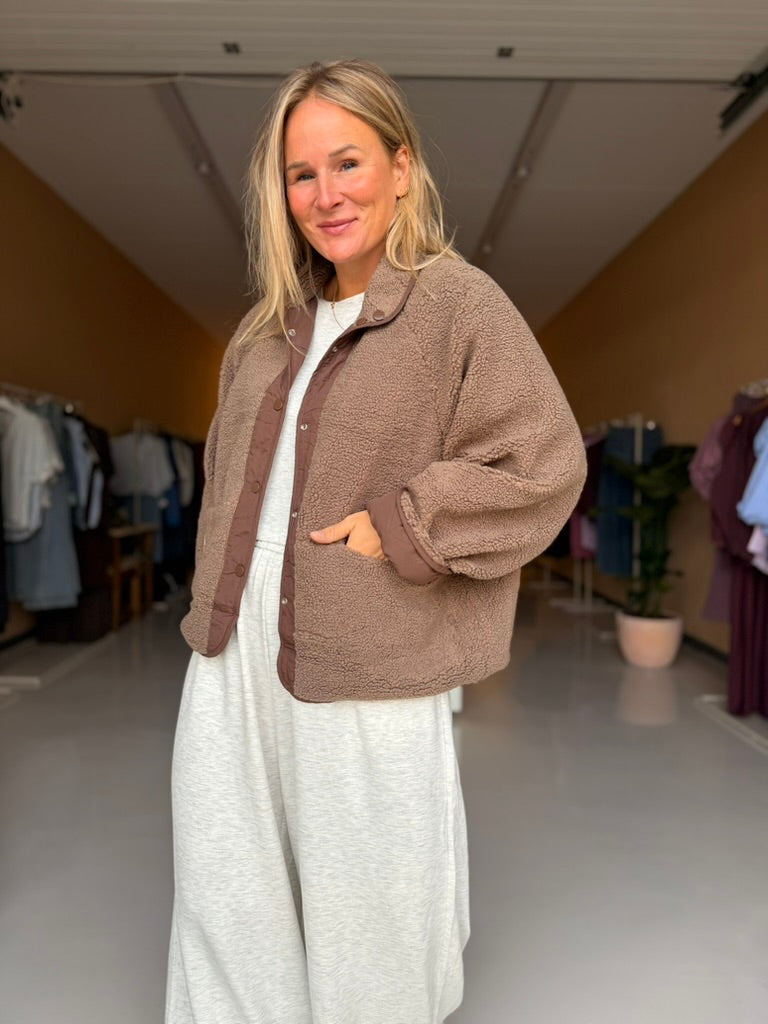 Julia - Teddy jasje bruin