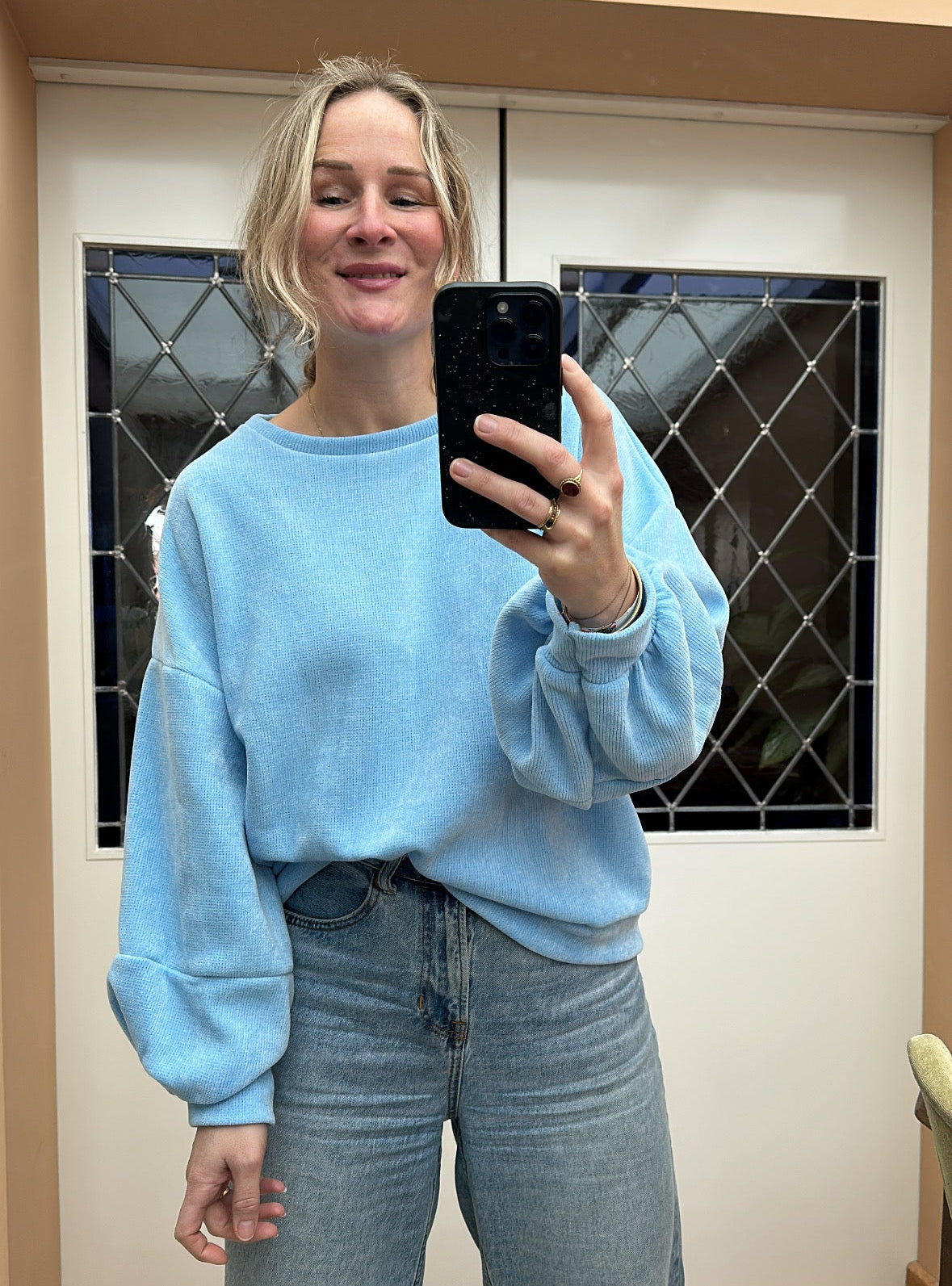 Bracy - licht blauwe velvet look sweater
