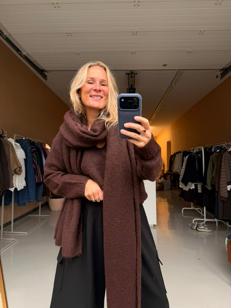 Kess - bruin gebreide trui met sjaal