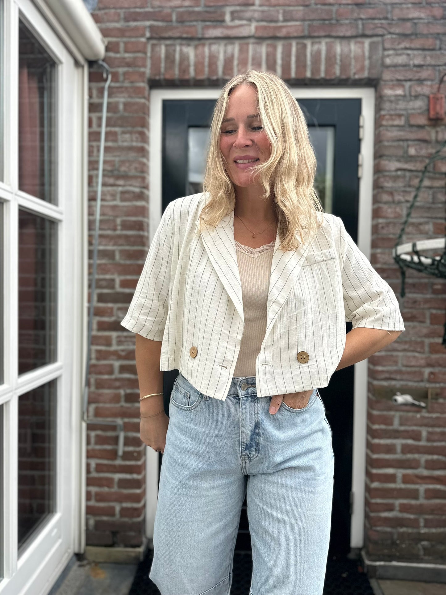 Grace - cropped blazer met streepje crème