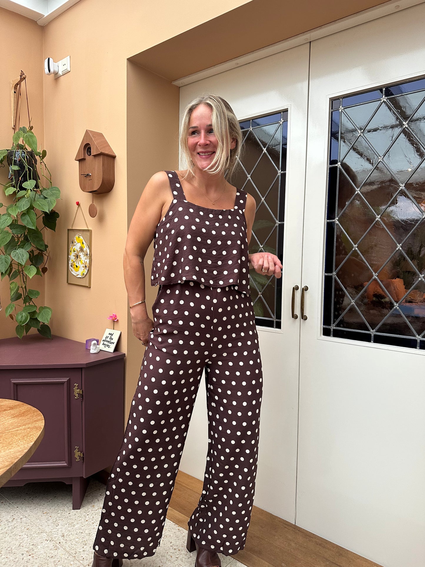 Hiba - jumpsuit stip bruin/wit
