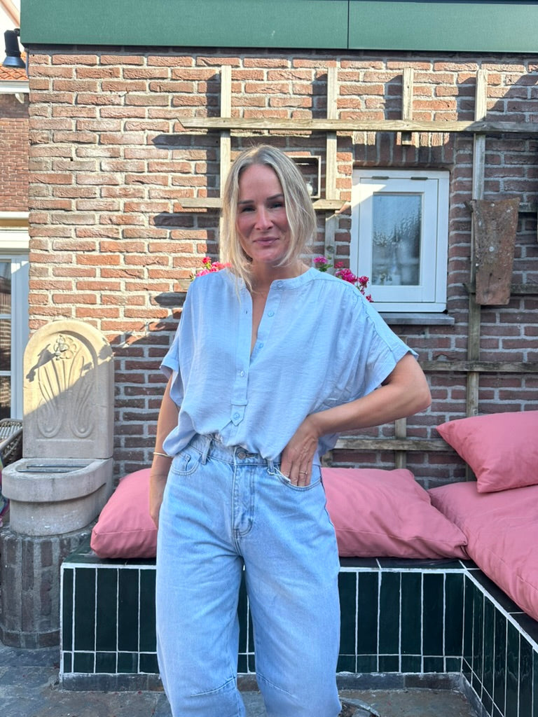 Ginny - licht blauw blousje