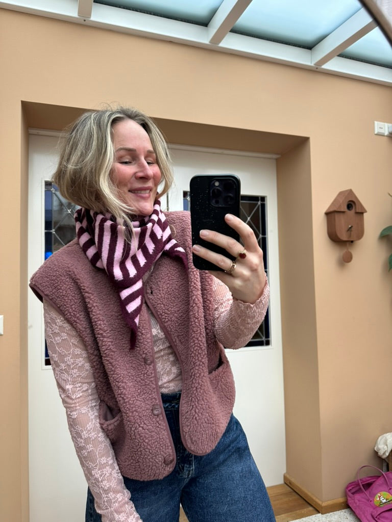 Bloem - oud roze teddy gilet
