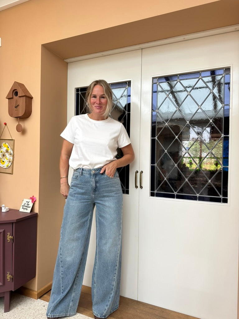 Barnes - mid blue wideleg jeans