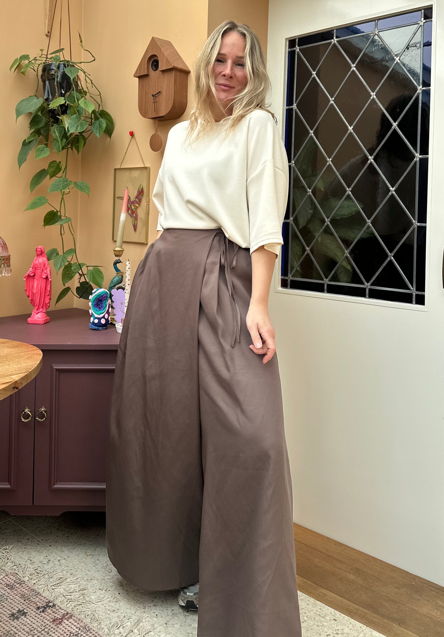 Donna - glanzende broek / rok taupe