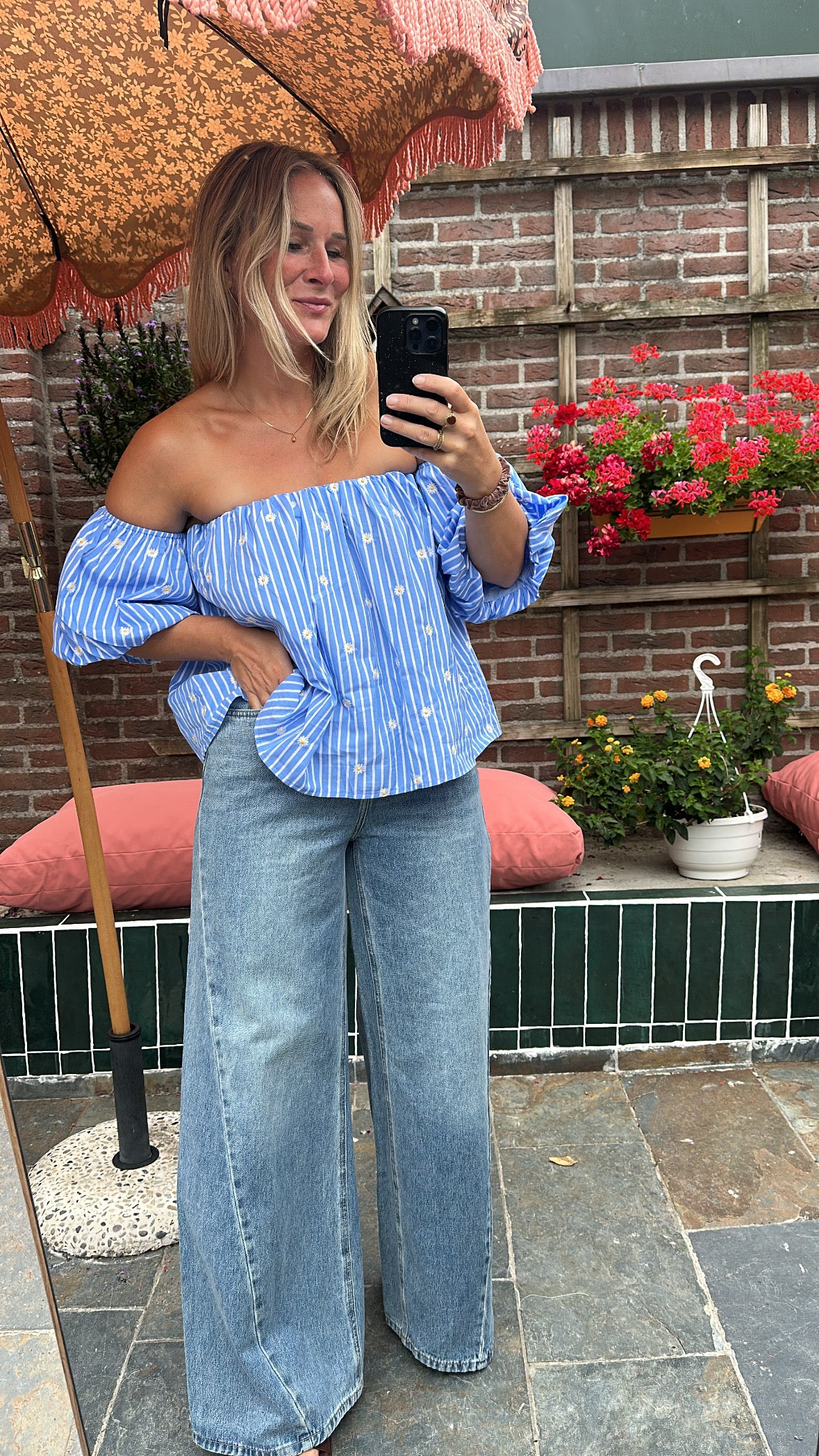 Betti - off shoulder strepen top met bloem