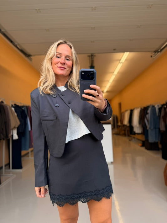 Lola - korte donker grijze blazer