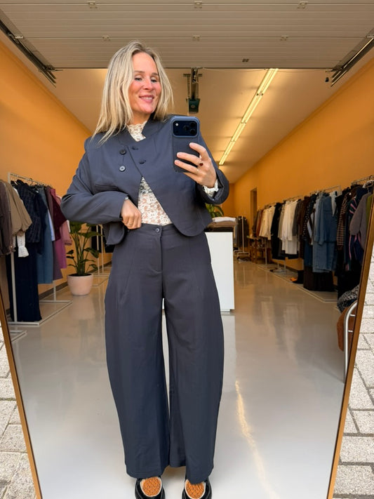 Lana - donker grijze pantalon