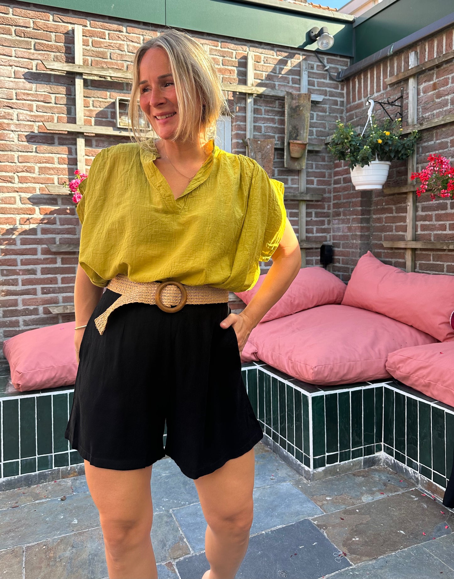 Greta - Zwarte short met riem