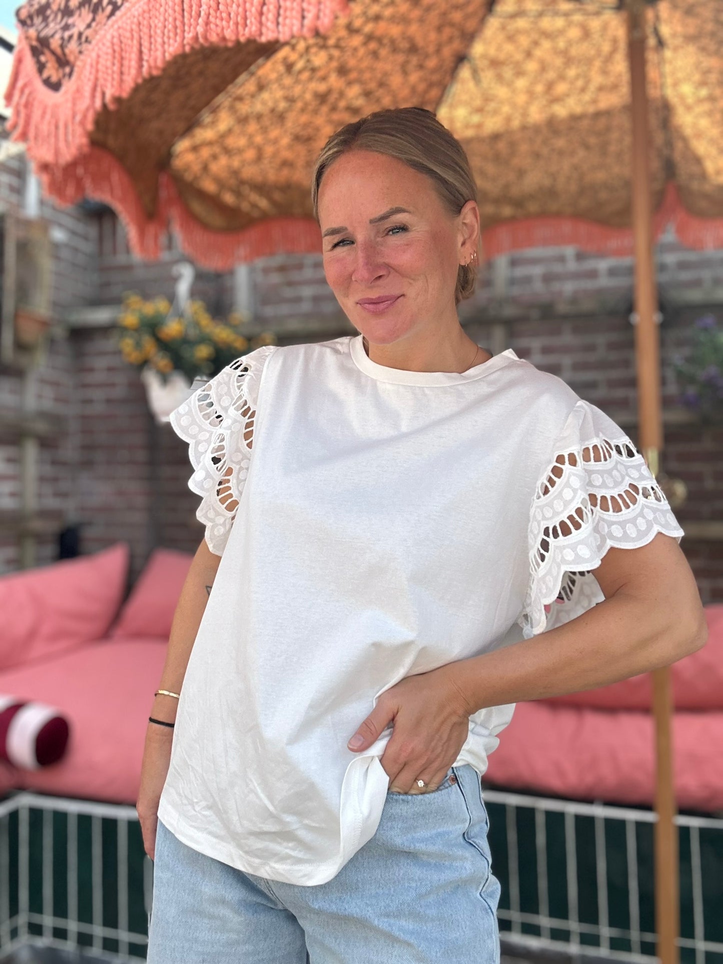 Faiza - wit shirtje kant mouwtje