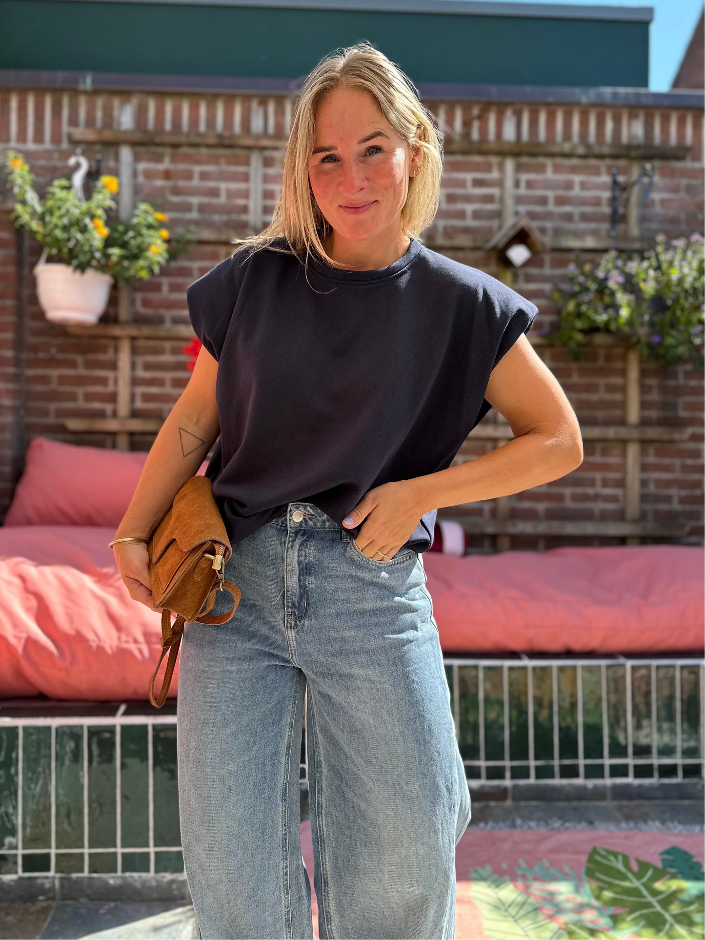 Isla - sweat top met schoudervulling blauw