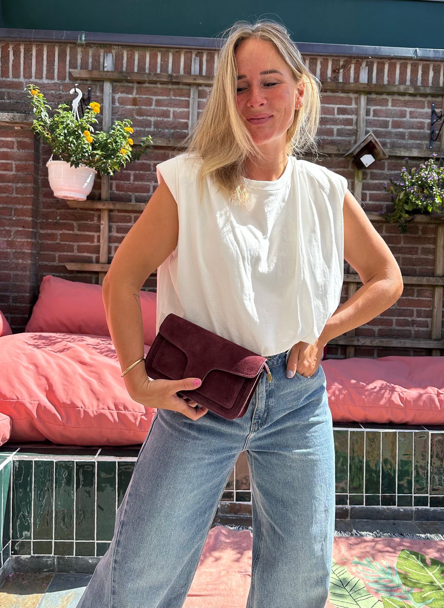 Ireen - gebroken witte top met schoudervulling