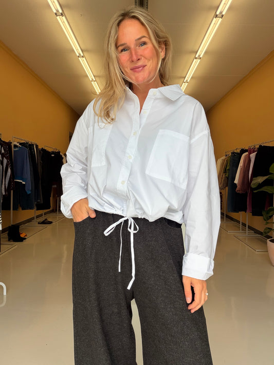Kris - Wit cropped blousje met koord
