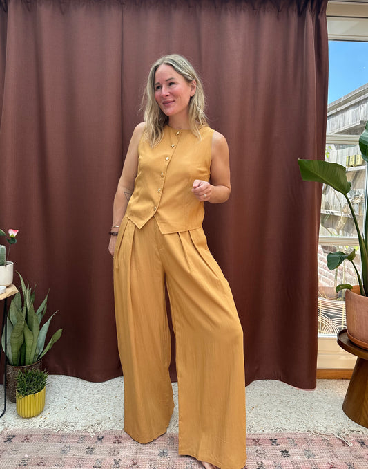 Eva - wijde broek oker met elastiek