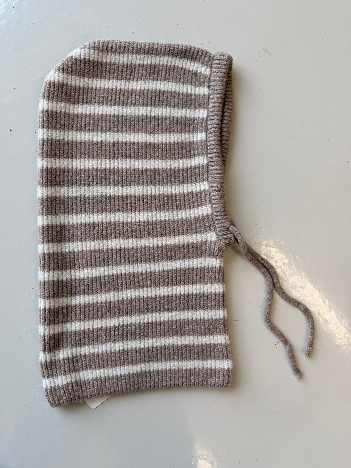 Kimi streep - balaclava zand/ecru gestreept